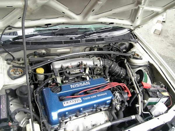 Pulsar Serie VZ-R/engine bay view